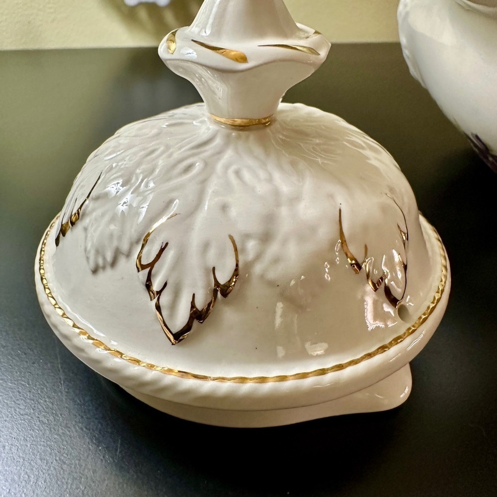 VINTAGE, CROWN DORSET, WHITE TEAPOT WITH PURPLE PANSIES & GOLD TRIM. - Picture 7 of 16